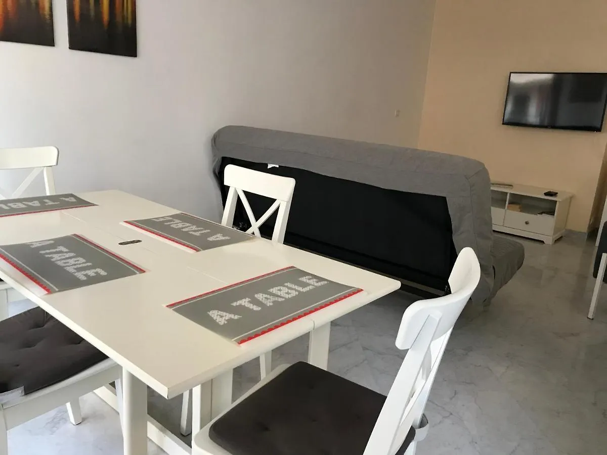 Appartement Le Victoria, 2p moderne, les pieds dans l'eau, Parking, Piscine à Menton France