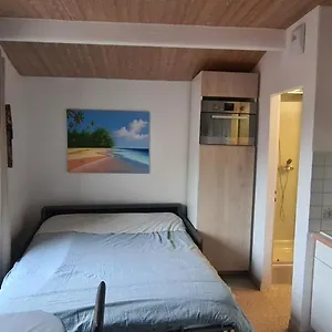 Appartement Rue Du Vieux Chateau - Beau F2, Menton