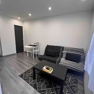  Appartement Beau T2 A Proche Rer B. France